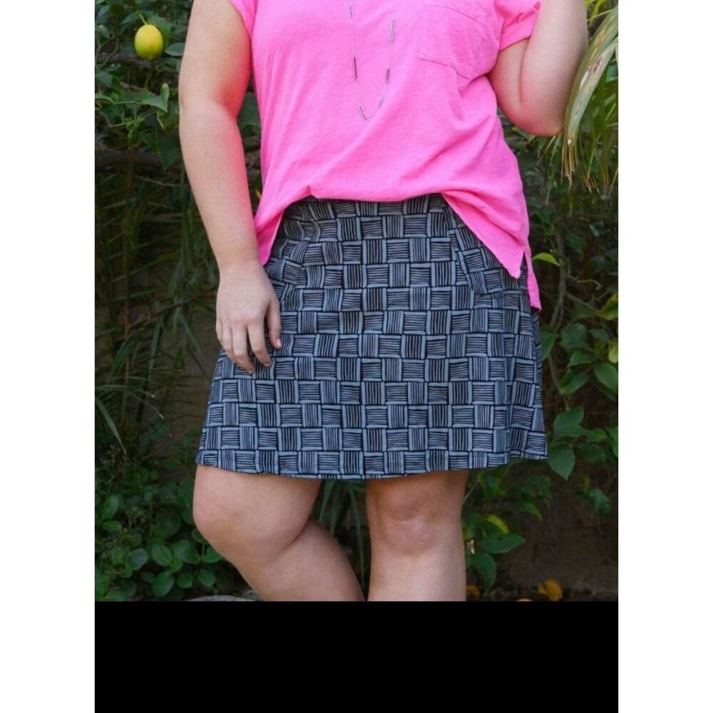 FRESH PRODUCE Blue Geometric Down Under City Skort-L